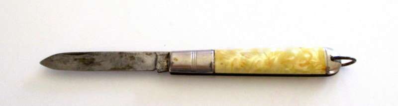 MEN'S COLLECTABLES--POCKET KNIFE,RAZOR,BLADES, LIGHTER / CLOCK AND BOXED CUFFLINKS-READ