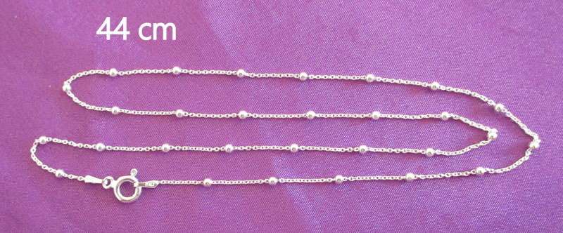 A SOLID SILVER CHAIN WITH GRADUATED BALLS--45cm