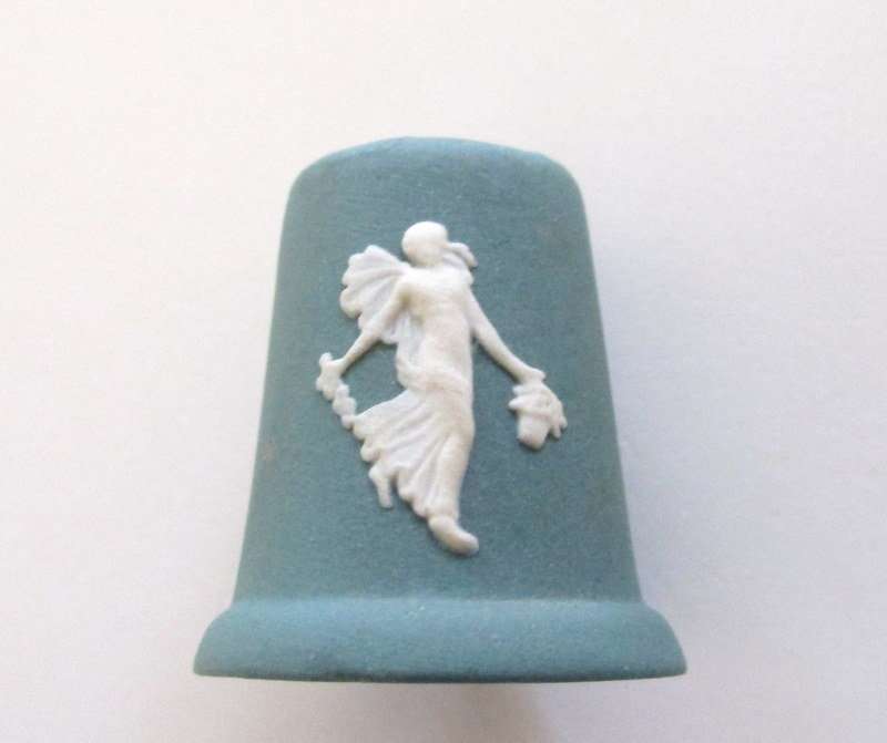 A SEA GREEN AND WHITE WEDGWOOD THIMBLE