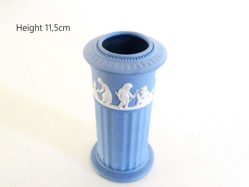 A WEDGEWOOD JASPERWARE BLUE AND WHITE VASE---PERFECT