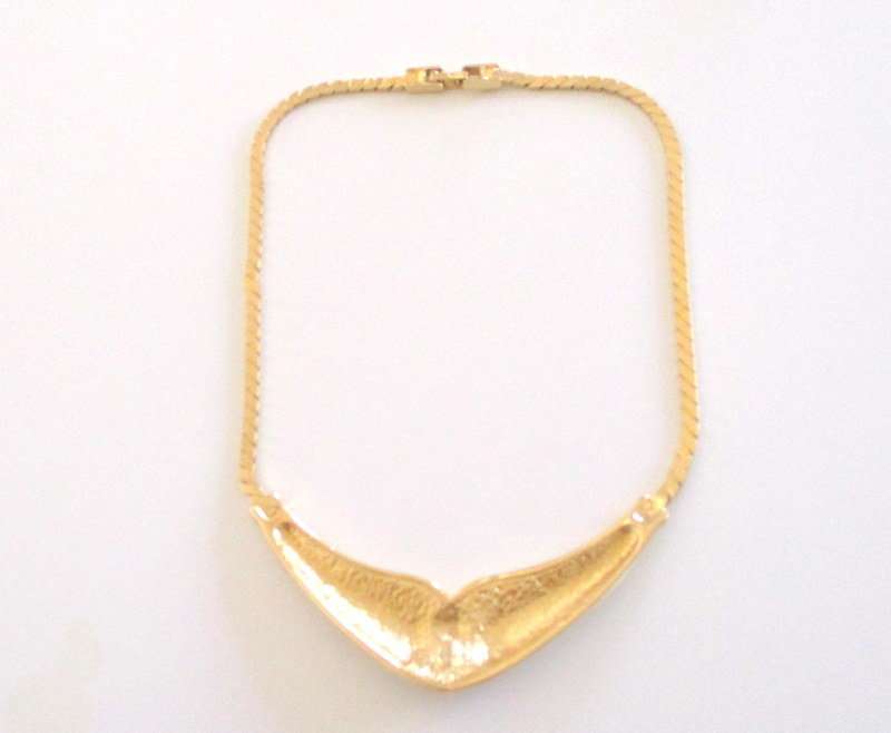 A STUNNING SET OF BG COSTUME JEWELLERY