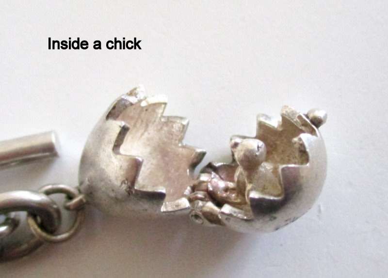 A HEAVY SOLID SILVER CHARM BRACELET WITH LARGE AND MEDIUM SIZE CHARMS--62,5 Gram