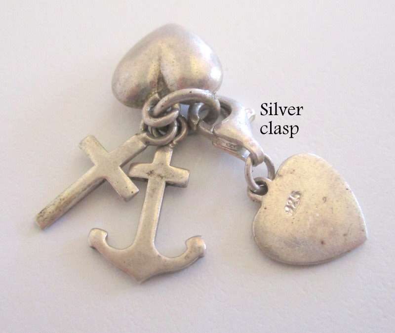 VINTAGE STERLING SILVER CHARMS INCLUDING A LOCKET AND A CLASP---WEIGHT 13,8 Gram
