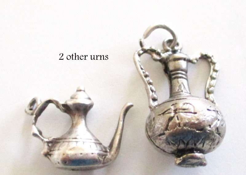 A LOT OF SOLID SILVER CHARMS---23,6 Gram