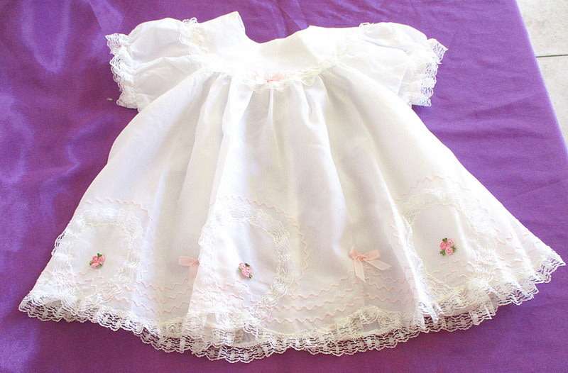 A VINTAGE CHILD'S DRESS