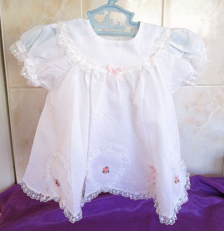 A VINTAGE CHILD'S DRESS