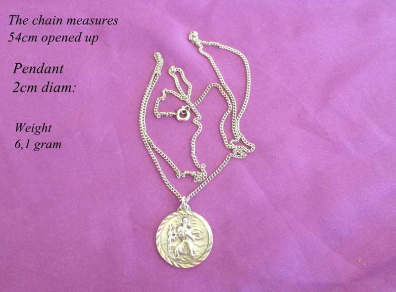 A WELL MADE VINTAGE STERLING SILVER ST.CHRISTOPHER ON A LONG CHAIN