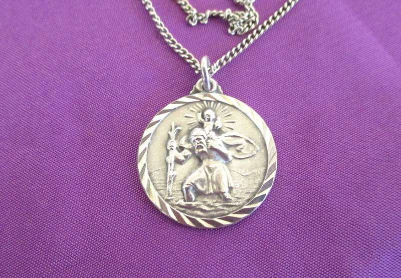 A WELL MADE VINTAGE STERLING SILVER ST.CHRISTOPHER ON A LONG CHAIN