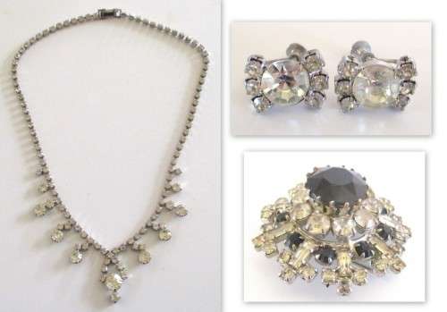 A RHINESTONE NECKLACE,EARRINGS AND A BROOCH