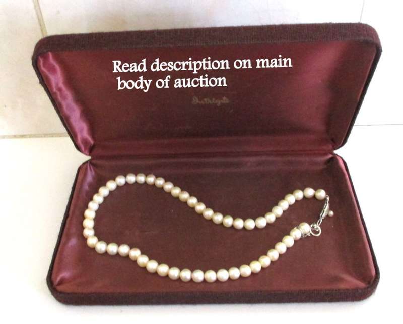 A GENUINE VINTAGE SEA WATER PEARL NECKLACE--PLEASE READ DESCRIPTION