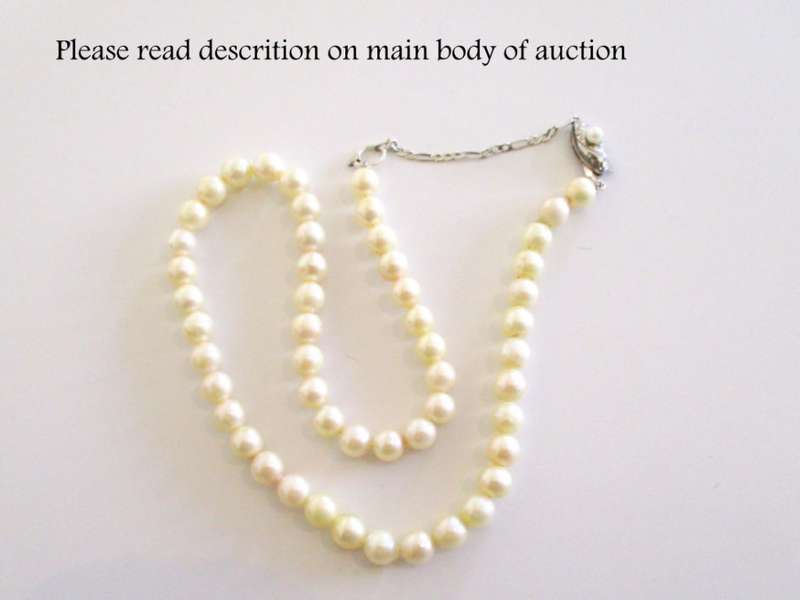 A GENUINE VINTAGE SEA WATER PEARL NECKLACE--PLEASE READ DESCRIPTION