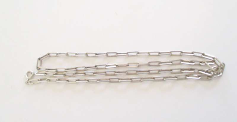 A LONG SOLID SILVER CHAIN WITH LARGE LINKS--25,9 gram