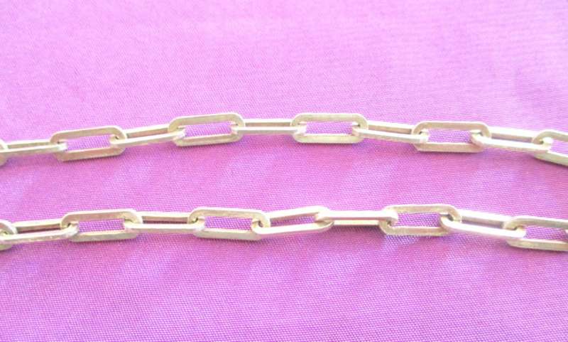 A LONG SOLID SILVER CHAIN WITH LARGE LINKS--25,9 gram