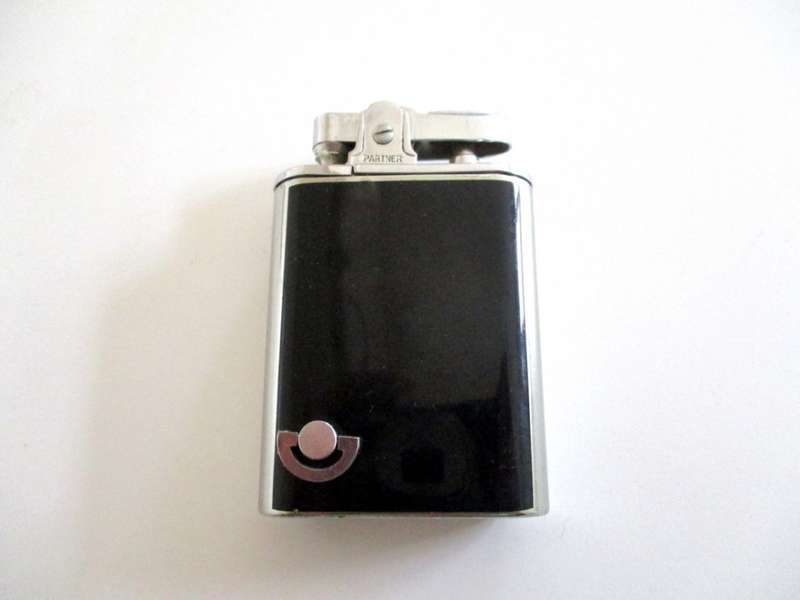 3 VINTAGE LIGHTERS INCLUDING A MUSICAL AND DUNHILL LIGHTERS
