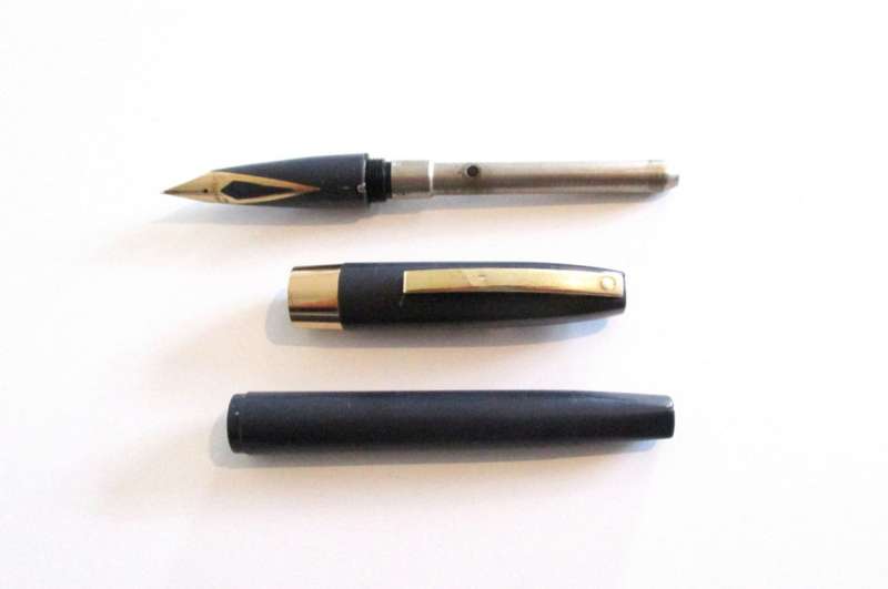 A SCHEAFFER  FOUNTAIN PEN WITH A 14ct GOLD NIB