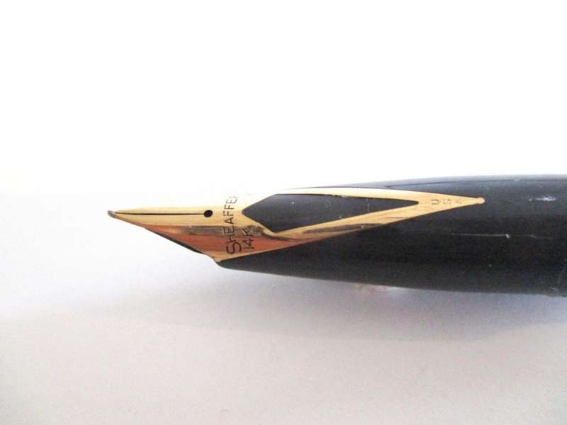 A SCHEAFFER  FOUNTAIN PEN WITH A 14ct GOLD NIB