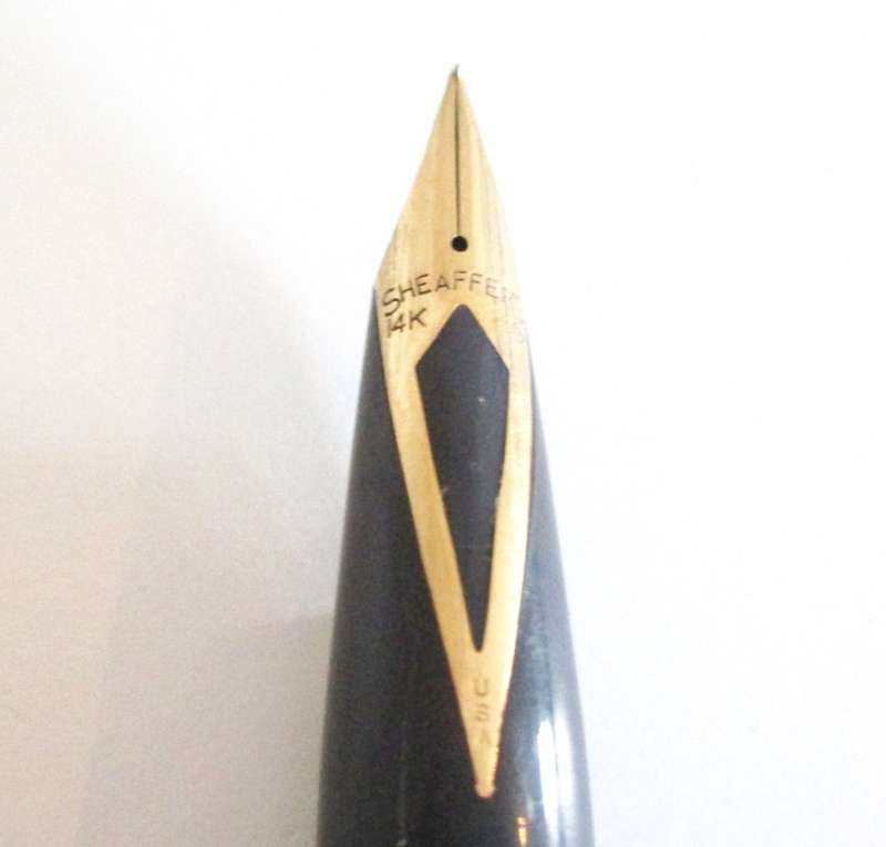 A SCHEAFFER  FOUNTAIN PEN WITH A 14ct GOLD NIB