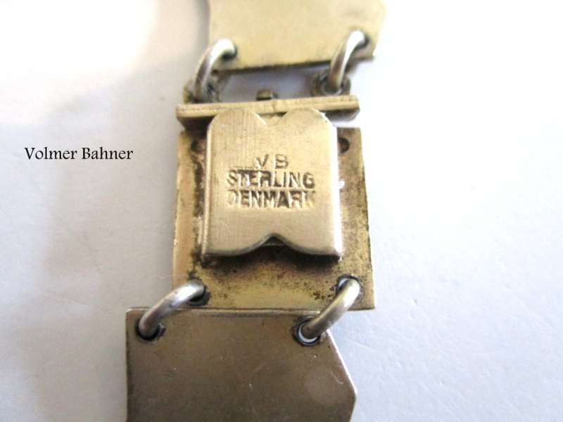 A NORWEGIAN STERLING SILVER AND ENAMEL NECKLACE AND BRACELET-VOLMER BAHNER