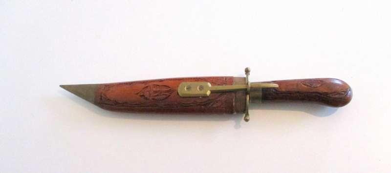 A KNIFE/DAGGER WITH A CARVED WOODEN SHEATH