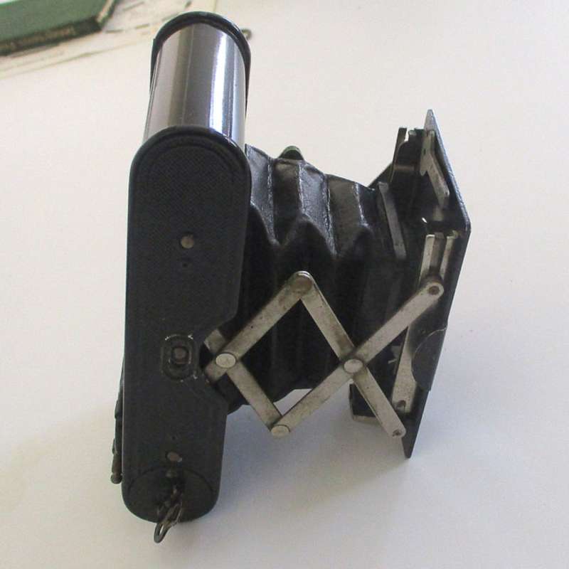 A NIFTY KODAK CONCERTINA TYPE CAMERA IN IT'S ORIGINAL COVER