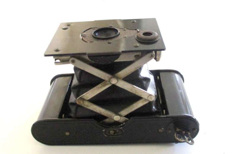 A NIFTY KODAK CONCERTINA TYPE CAMERA IN IT'S ORIGINAL COVER