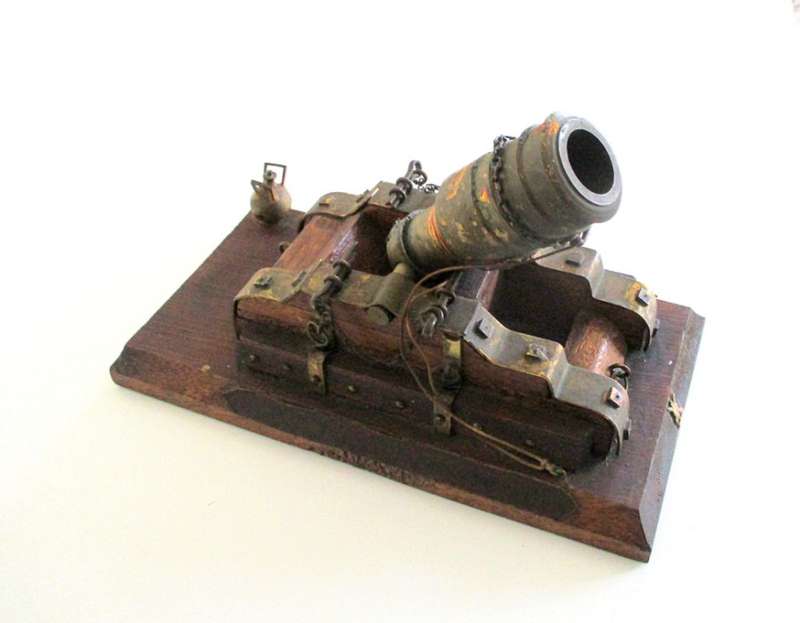 A WOOD AND BRASS REPLICA CANON