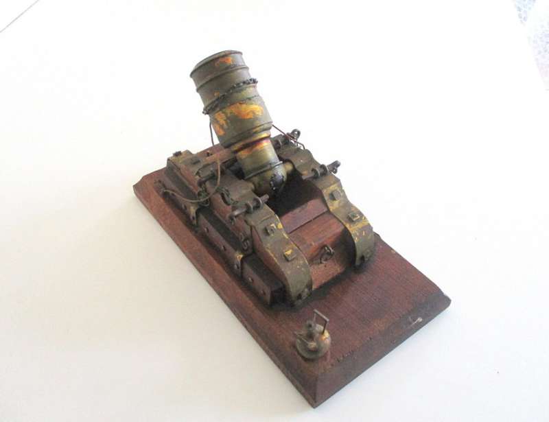 A WOOD AND BRASS REPLICA CANON