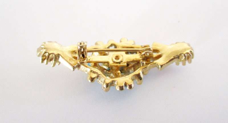 A LOT OF COSTUME JEWELLERY INCLUDING A RELIGIOUS PENDANT