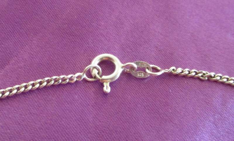 A SOLID SILVER PENDANT ON A SOLID SILVER CHAIN--PRETTY