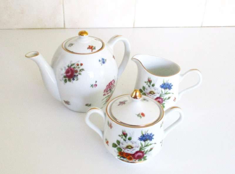 FOR USER  SusanSandraMeikle  ONLY A DRESDEN TEAPOT,MILK JUG AND SUGAR BASIN