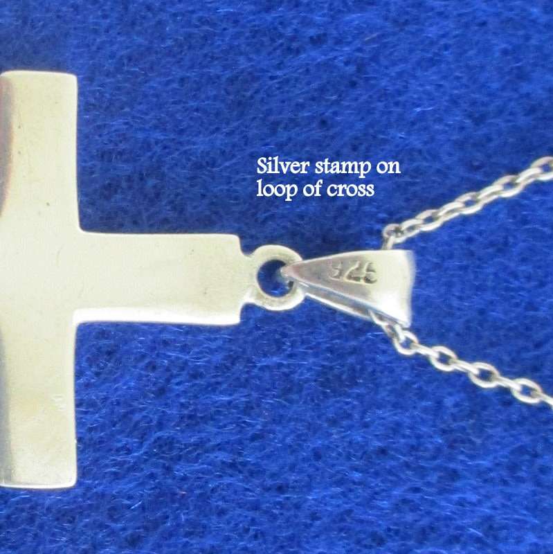 A VINTAGE SOLID SILVER CROSS AND CHAIN--Weight 3,5 gram