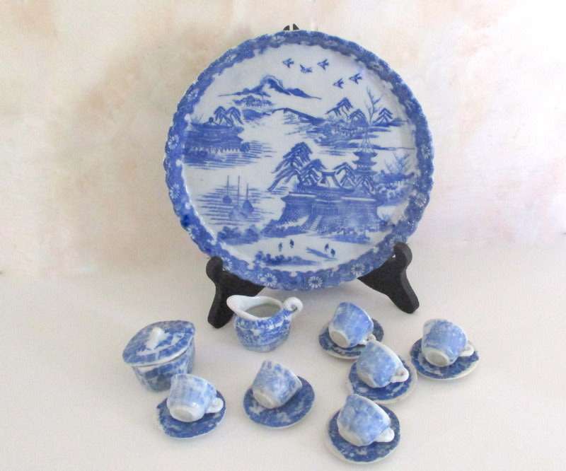 A VICTORIAN SALESMAN'S SAMPLE  PORCELAIN TEA SET ON A TRAY--READ