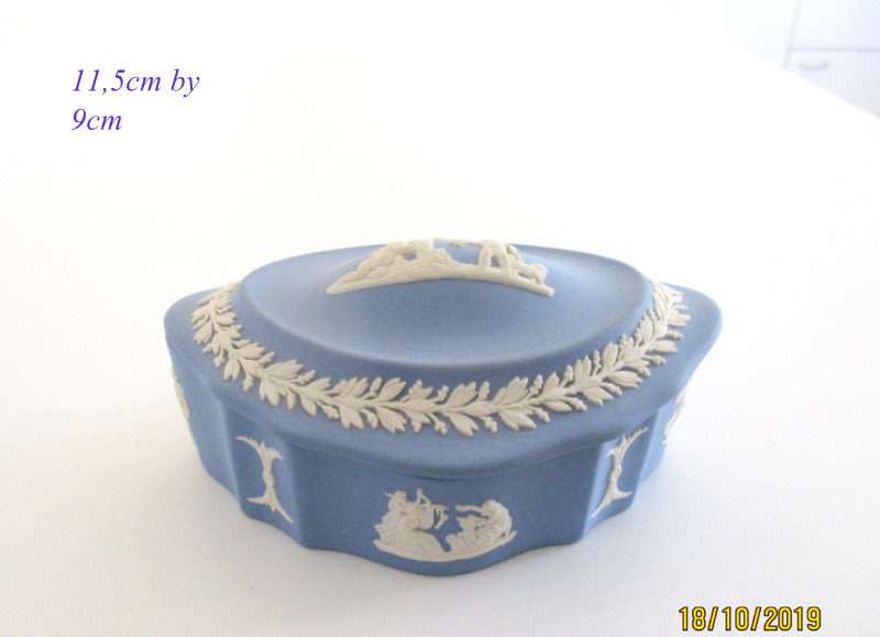 A WEDGEWOOD JASPERWARE BOWL WITH LID-Check your load shedding times