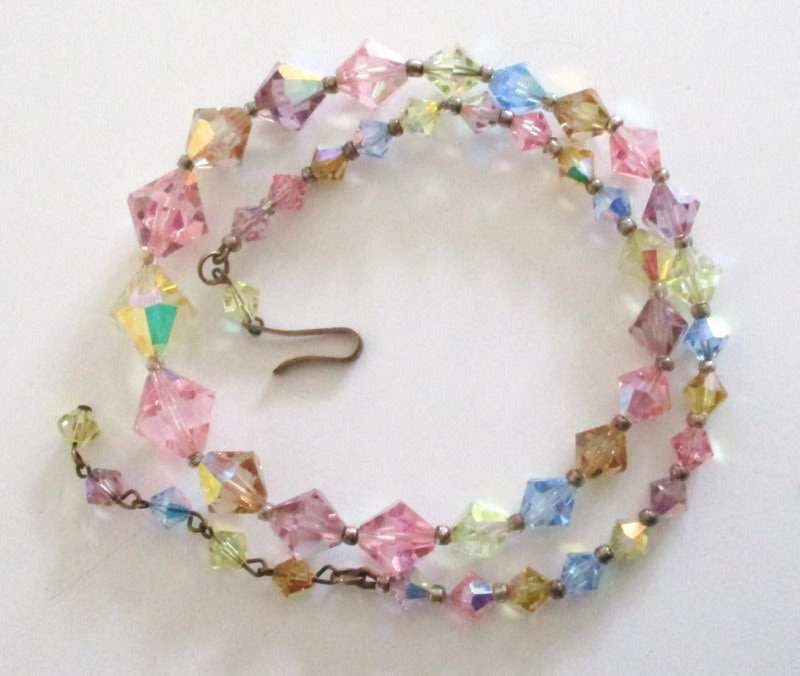 A VINTAGE 1 STRING MULTI-COLOURED CRYSTAL NECKLACE WITH A STERLING SILVER CLASP--READ