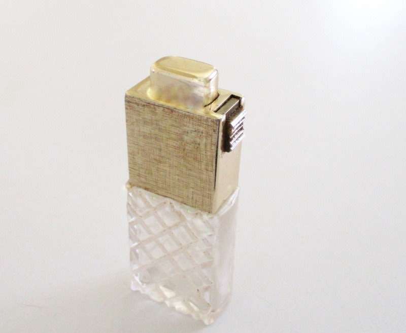 A LOT OF 9 SMALL PERFUME BOTTLES