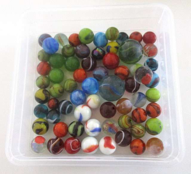 A VINTAGE DOMINO SET,VINTAGE CHARMS,MARBLES AND A VINTAGE GOOFY