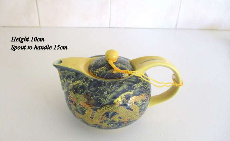 A BEAUTIFUL HAND PAINTED TRADITIONAL TEASET IN ORIGINAL BOX---PERFECT (A)