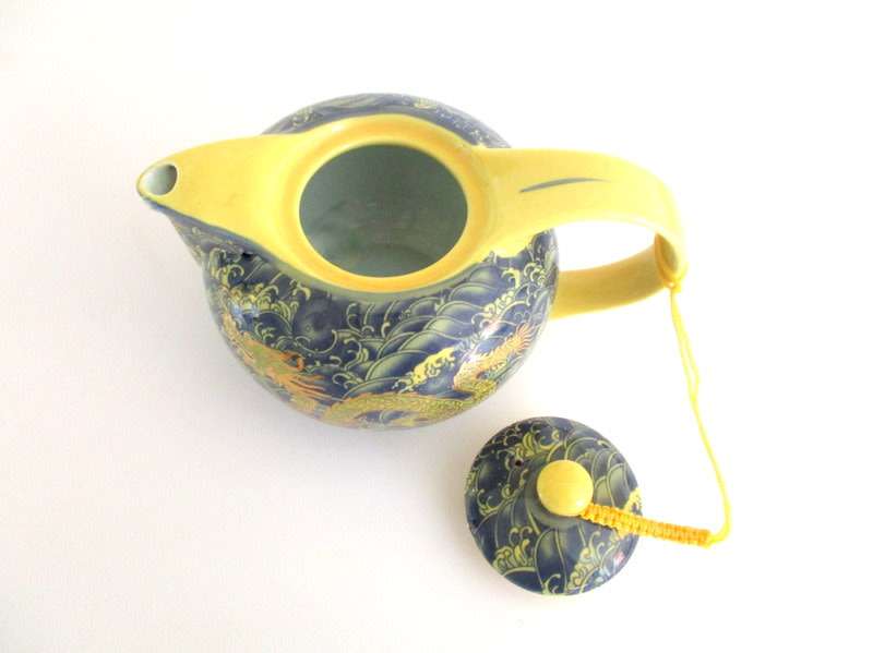 A BEAUTIFUL HAND PAINTED TRADITIONAL TEASET IN ORIGINAL BOX---PERFECT (A)