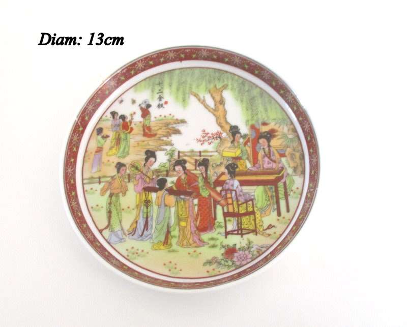 A BEAUTIFUL  TRADITIONAL TEASET IN ORIGINAL BOX---PERFECT (B)