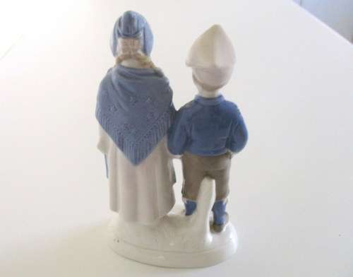 VINTAGE GDR LIPPELDORF PORCELAIN FIGURE OF A  BOY AND GIRL--PERFECT CONDITION
