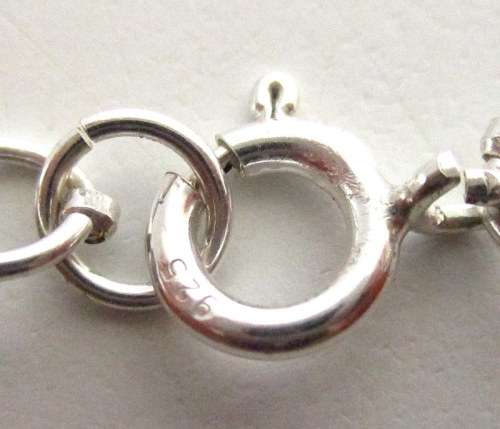 A BRACELET WITH 3 FAIRLY LARGE ANTIQUE FACETED AGATE AND OTHER AGATE BEADS ON A STERLING CLASP