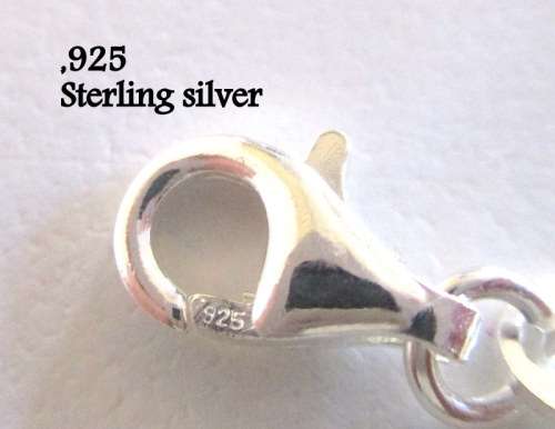 A 19cm STERLING SILVER BRACELET WITH OPEN OBLONG LINKS--NEW