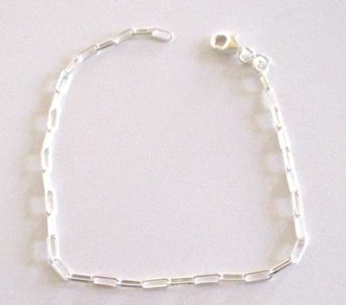 A 19cm STERLING SILVER BRACELET WITH OPEN OBLONG LINKS--NEW