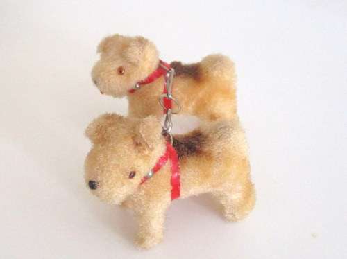 A PAIR OF VINTAGE TINPLATE AND MOHAIR DOGS