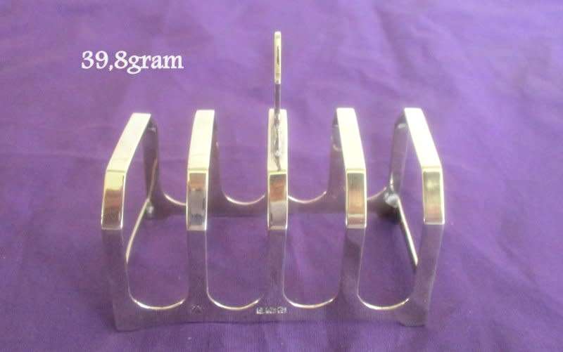 A  HALLMARKED SILVER TOAST RACK---39,8gram