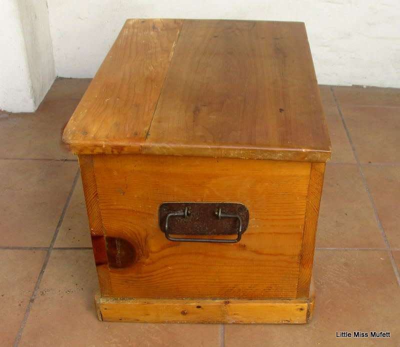 CAPE TOWN COLLECTION ONLY. TWO MEDIUM SIZED KISTS. BUY NOW IS PER KIST.