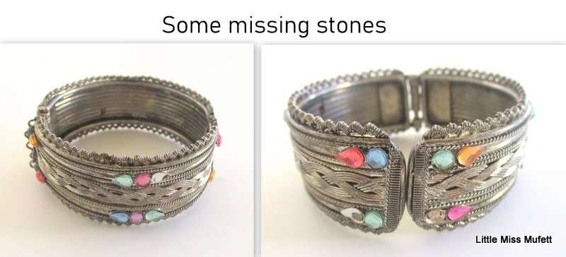 A LOT OF VINTAGE JEWELLERY WITH DEFECTS THAT CAN BE USED AS PARTS OR REPAIRED
