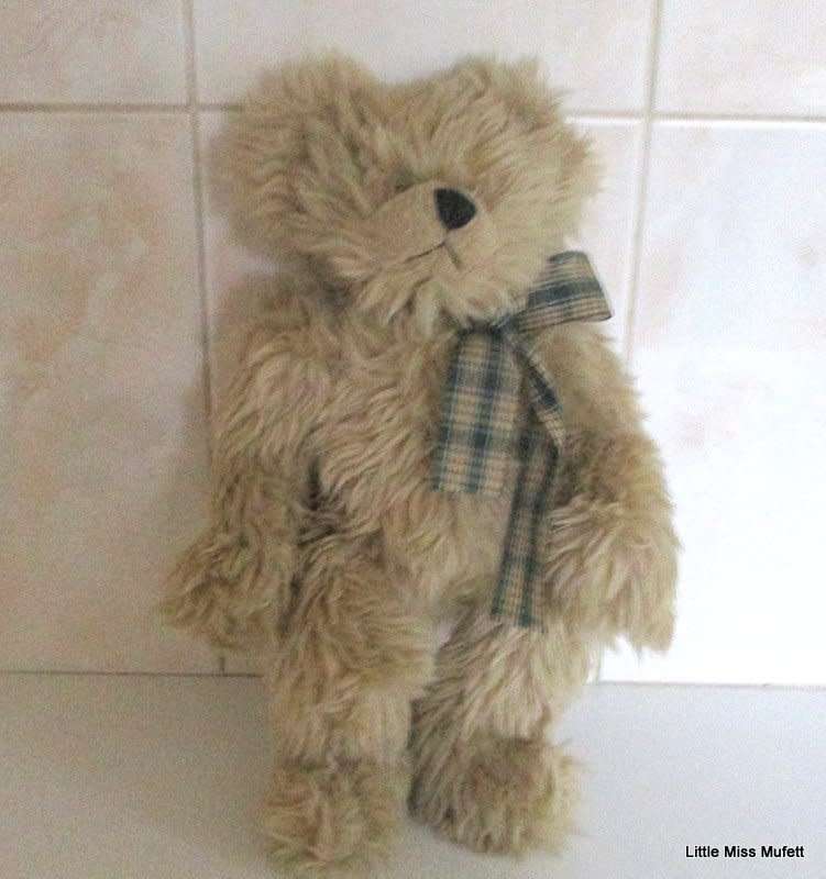 A  VINTAGE TEDDY BEAR BY HEARTFELT GORGEOUS CUDDLY