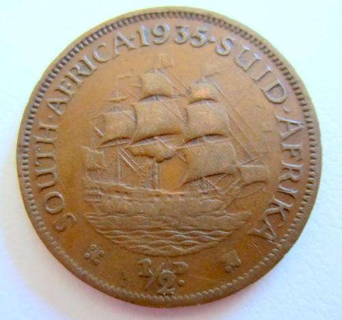 A 1935 SOUTH AFRICAN HALF PENNY--SA 39