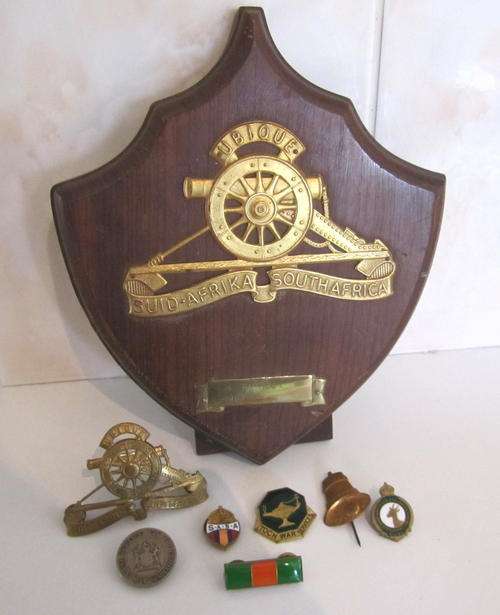 A LOT OF MILITARY INSIGNIA